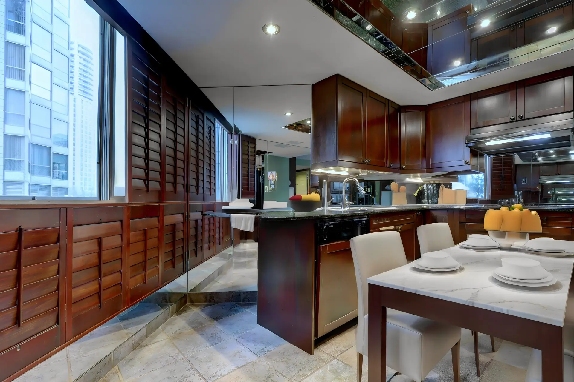 Beautiful joie de vivre kitchen in Mississauga